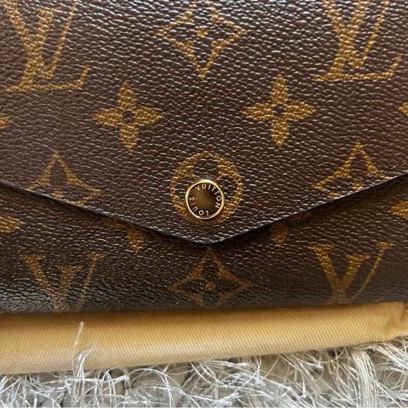 LOUIS VUITTON MONOGRAM SARAH WALLET LONG - Picture 2 of 15